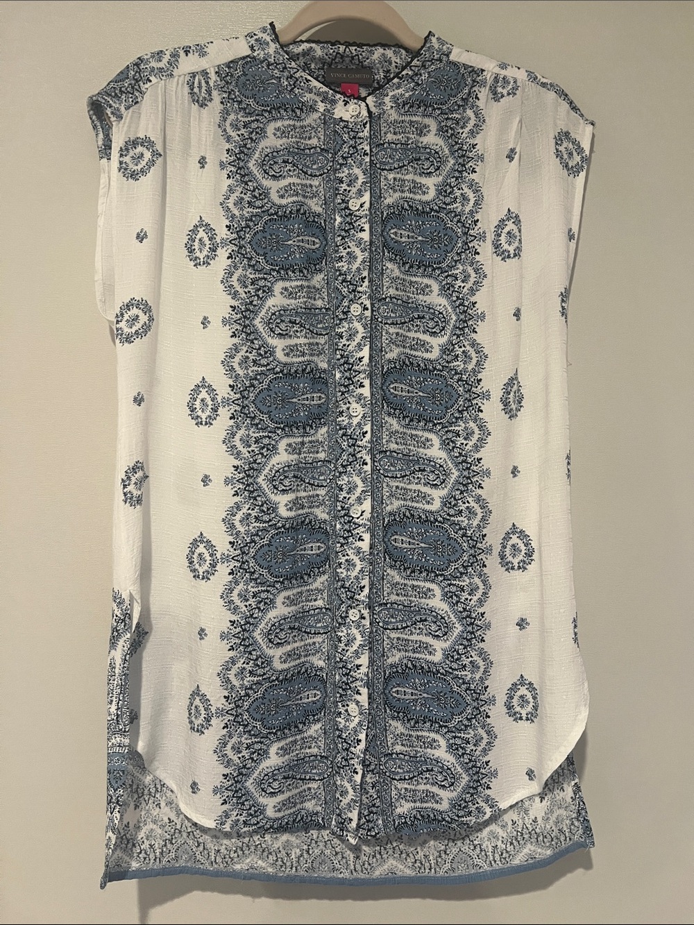 Vince Camuto Sleeveless Medallion Paisley Tunic Top Blouse – Blue & White – S